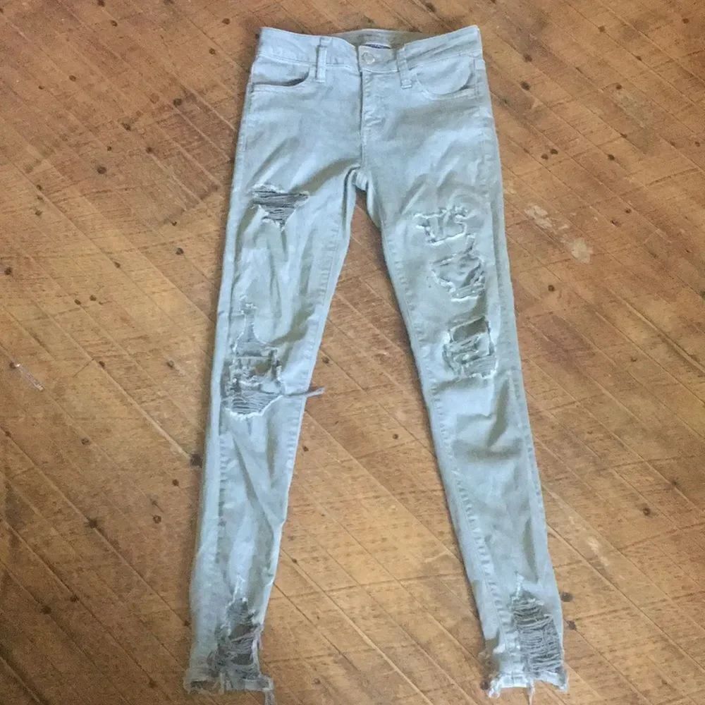 American Eagle distressed destroyed army green 0 jeggings